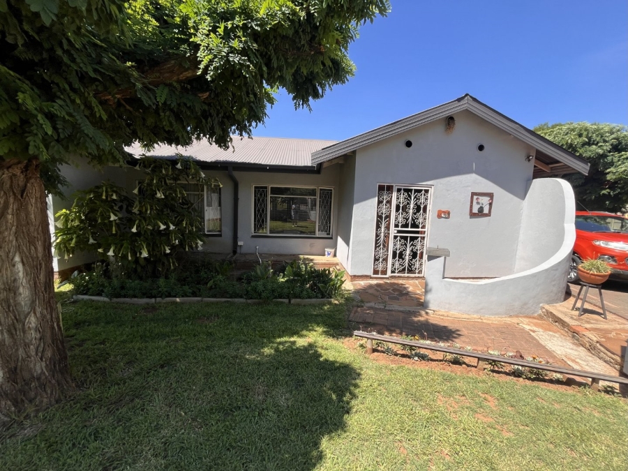 4 Bedroom Property for Sale in Generaal De Wet Free State